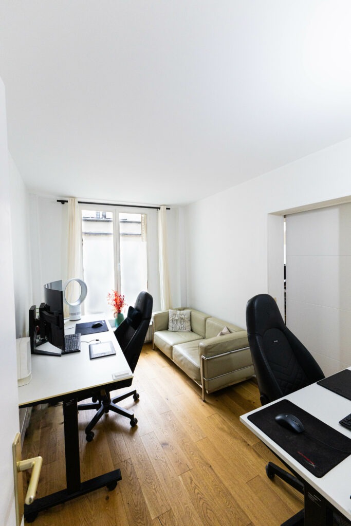 EDITING ROOM 04