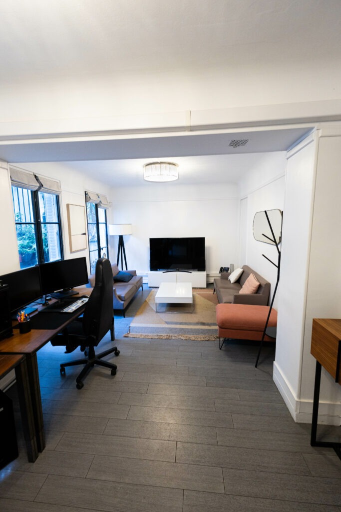 EDITING ROOM 02