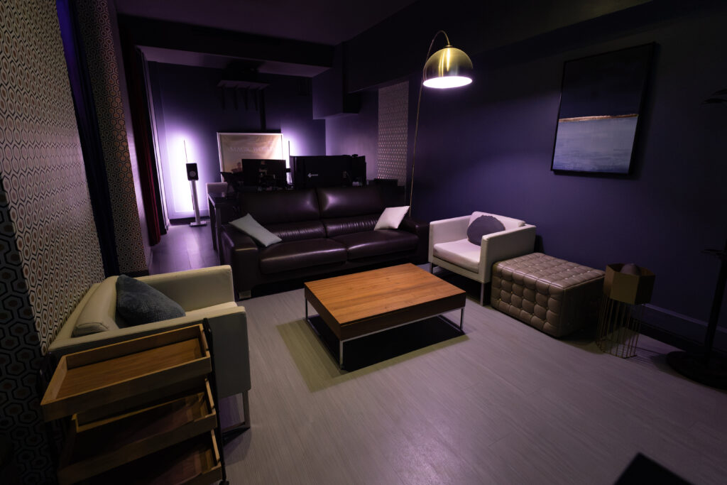 COLOR GRADING ROOM 01